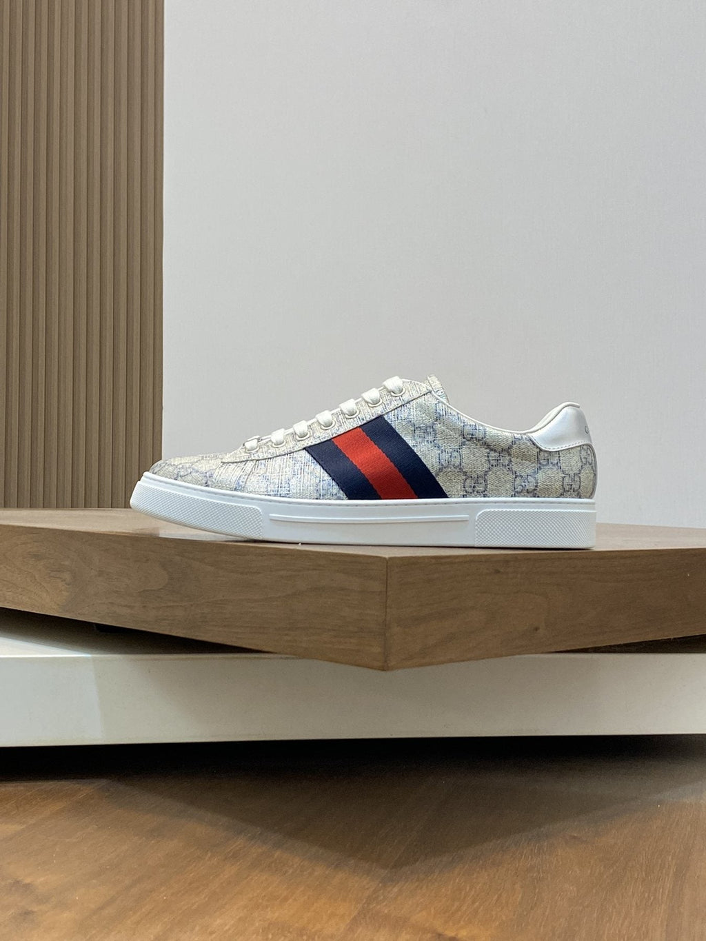 Gucci Green-Red Stripe Low-Top Sneakers — side