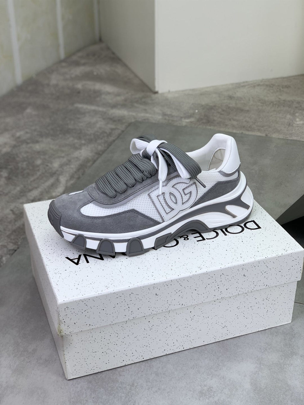 微商相册测试鞋子-Dolce & Gabbana Logo Panel Low-Top Sneakers — front