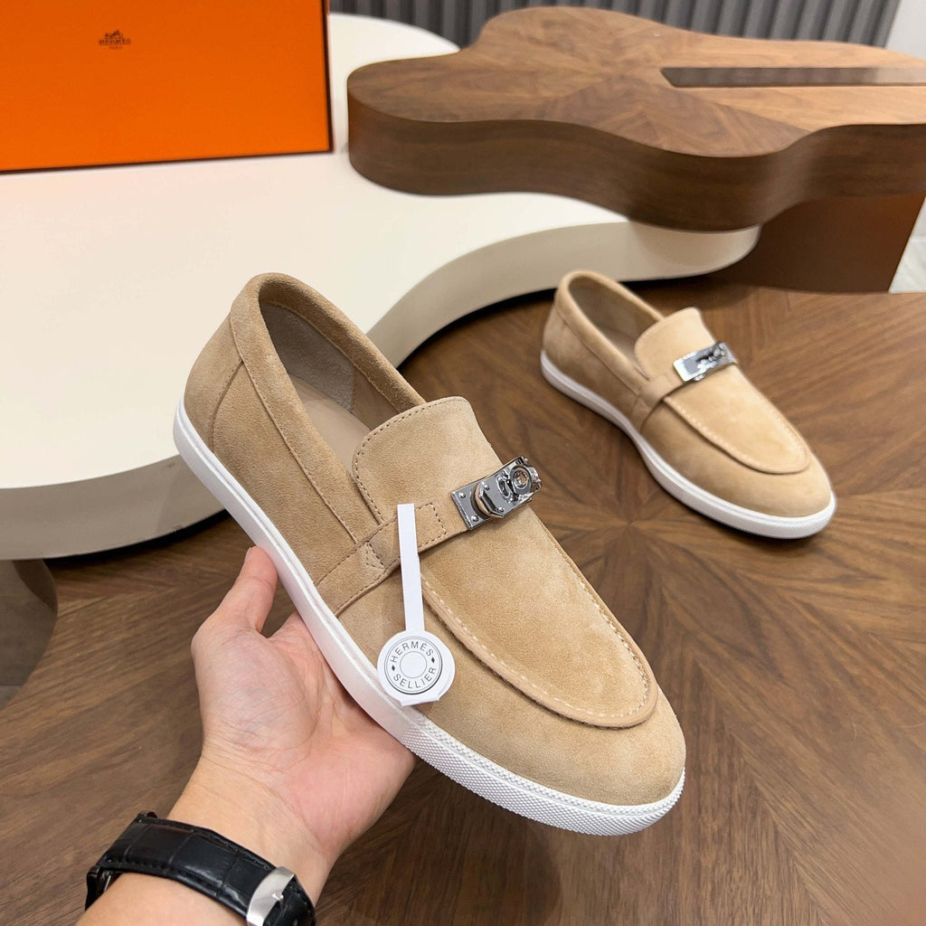 Men’s Textured Bar Loafers — model