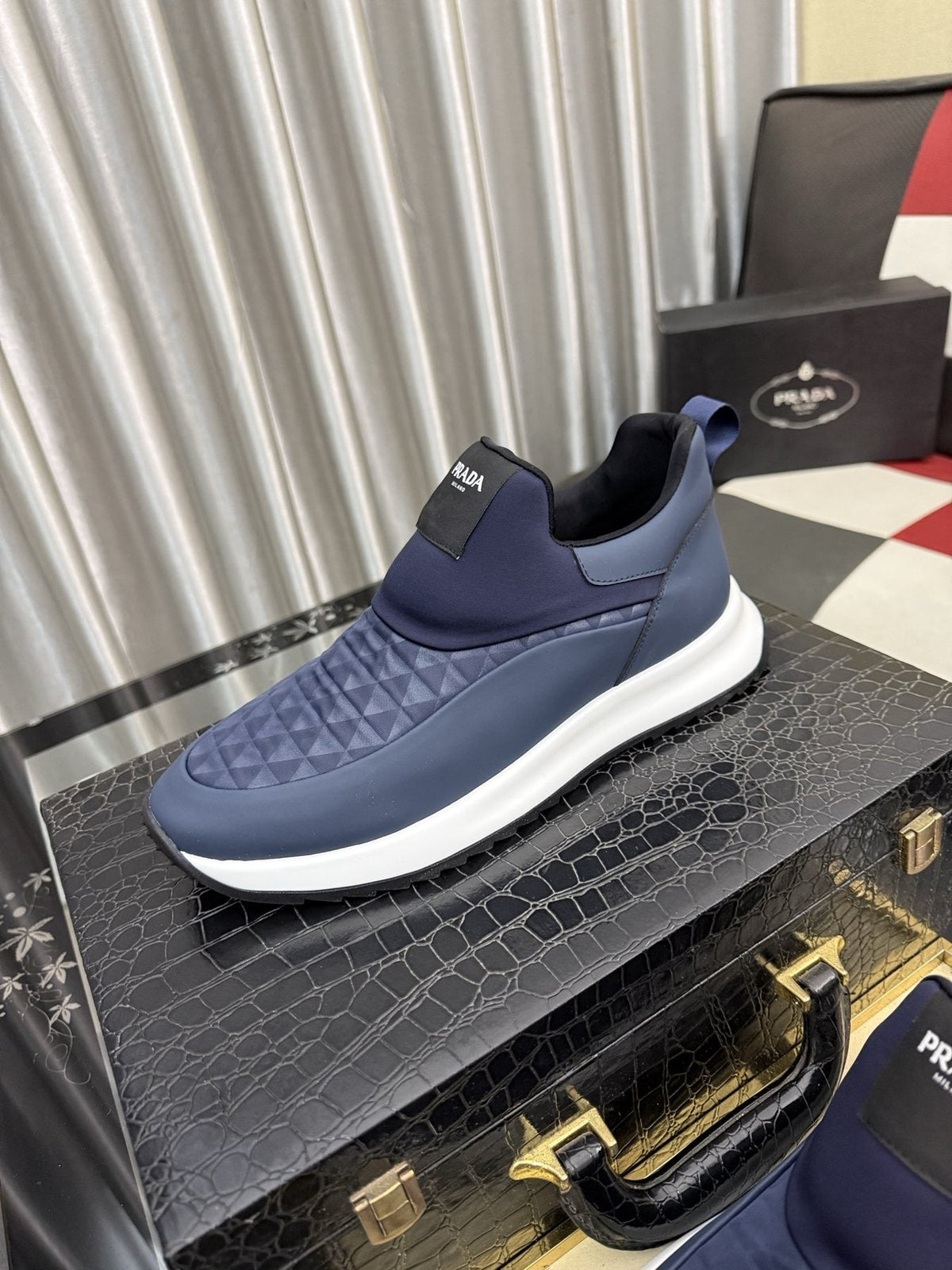 微商相册测试鞋子-Prada Black Quilted Slip-On Sneakers — front